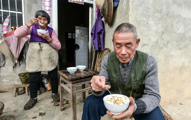 90岁老人：生病后我才明白，晚年谁都靠不住，就连亲情也是现实的