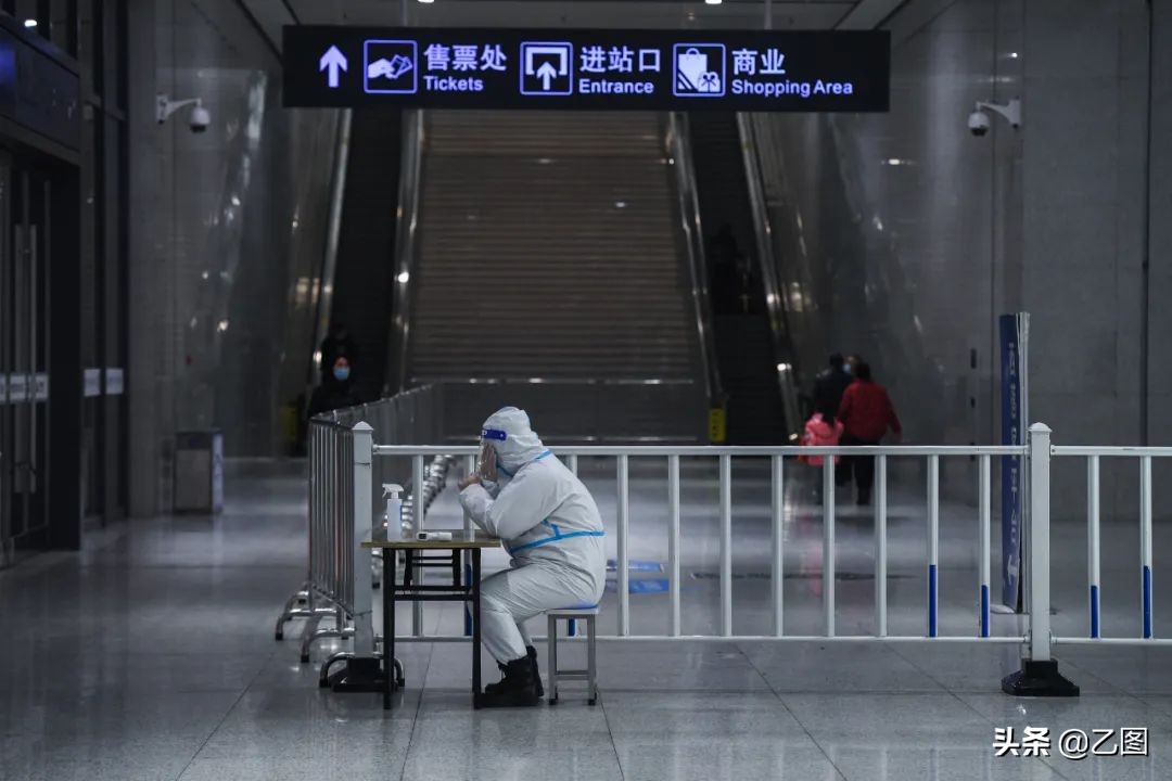 夜晚的这束灯光，是一束希望之光，致敬五一最美劳动者