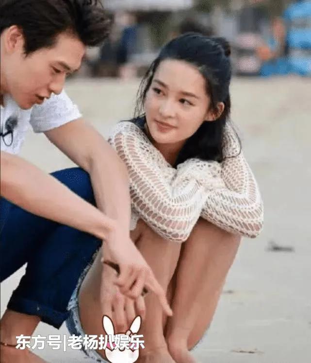 李沁海滩高清图