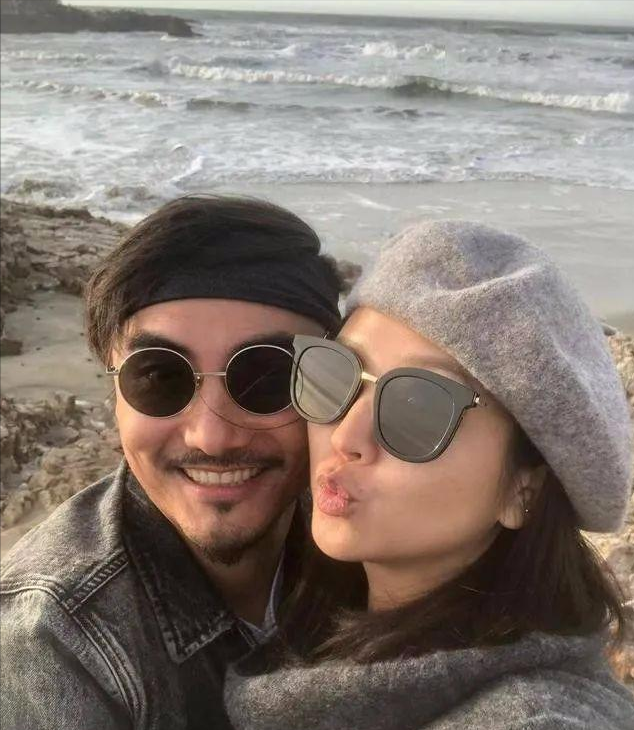 何洁：插刀李宇春内涵释小龙，自以为高明？如今丑闻缠身难洗白