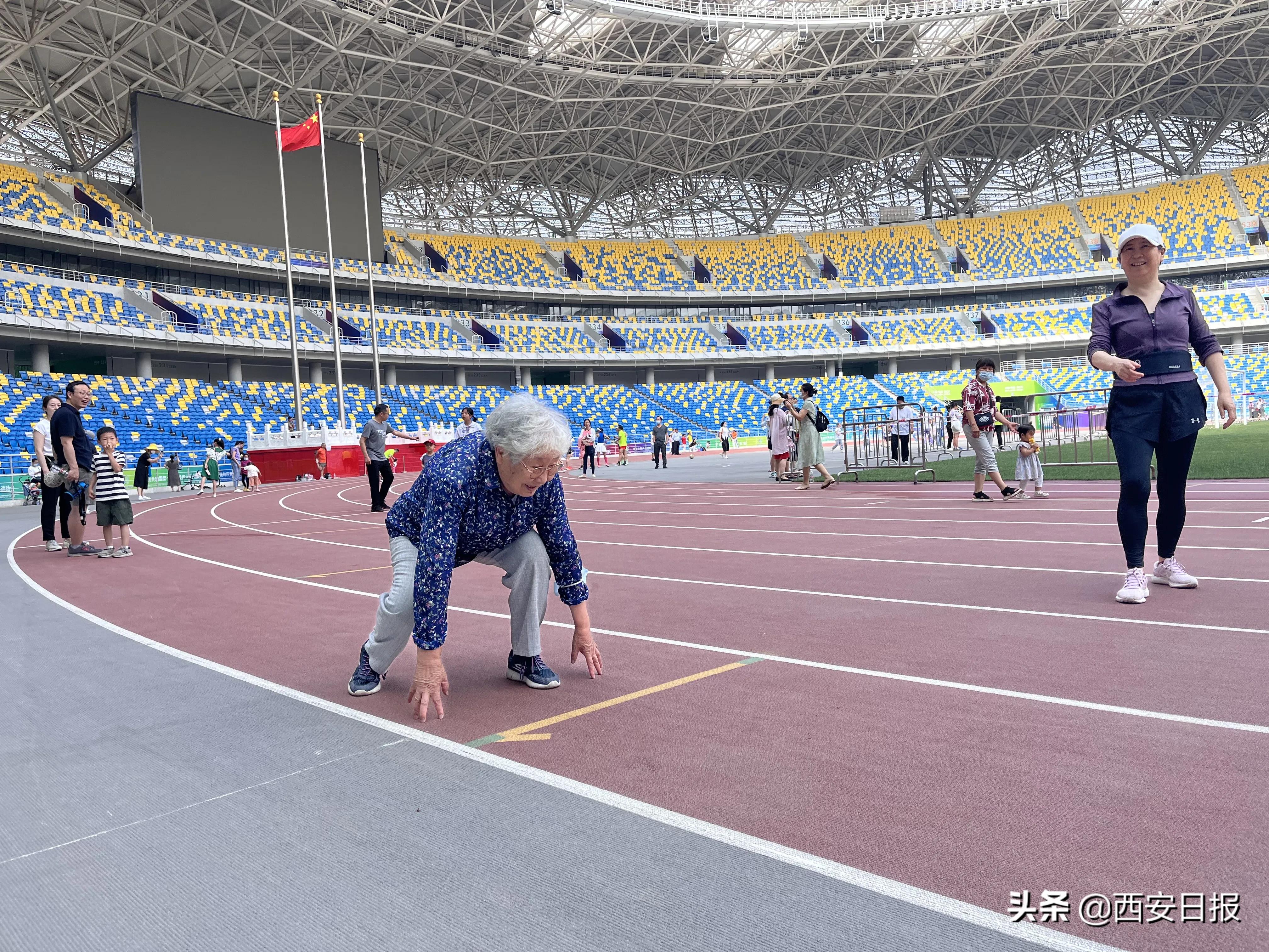 西安市西安市人民体育场开馆(免费开放！西安奥体中心人气旺)