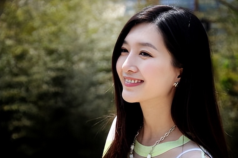 颜值不足脖子凑！这8位女星的天鹅颈太优越，气质一下就出来了