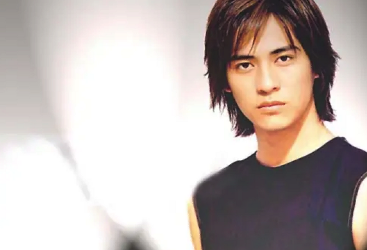 留长发却不娘的6位男明星，个个五官硬朗，野性又帅气