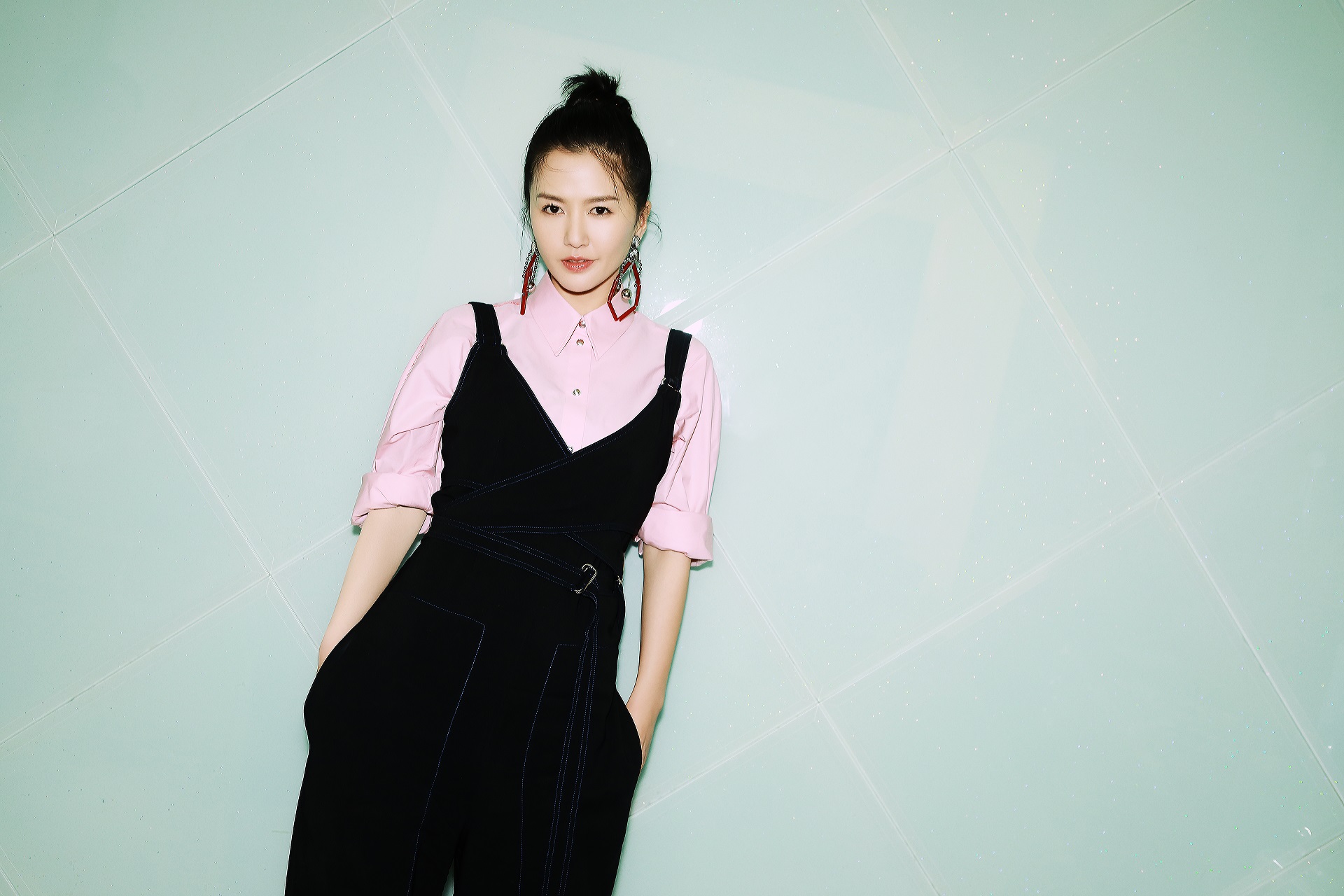 10位"浪姐"背后的老公,有人嫁活佛有人嫁老板,一个比一个幸福