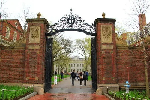 北大的两位天才美少女，都曾坚称学成报国，最终全部嫁给了美国人