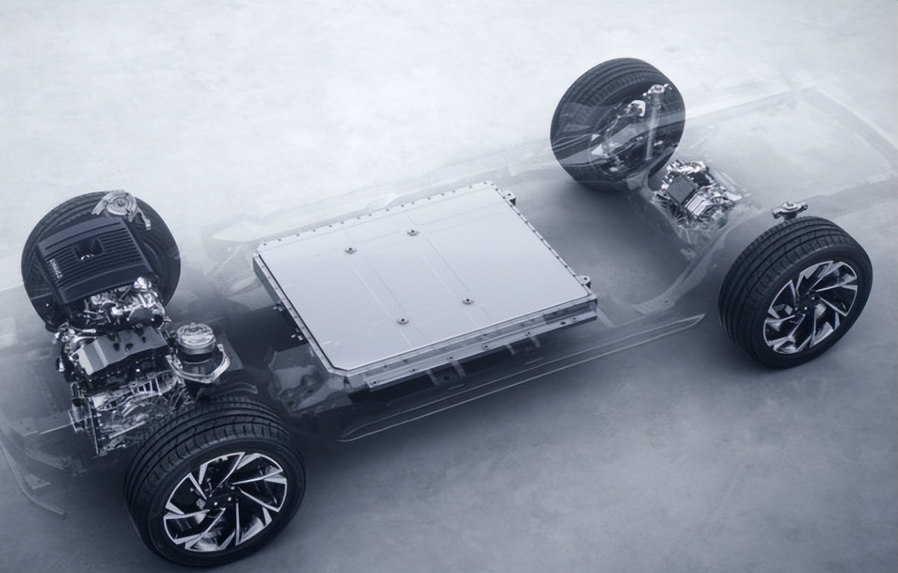 油价飙涨利好混动！领克推智能电混技术，要跟比亚迪掰手腕？