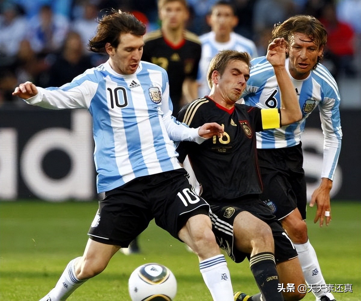 阿根廷两届世界杯(78年以来，阿根廷打进过四次世界杯决赛，两胜两负——关键看球衣)