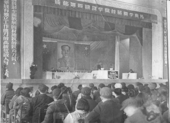 把恐龙“搬”上校徽，坐拥“世界之最”！四川这所大学“火”遍全网！