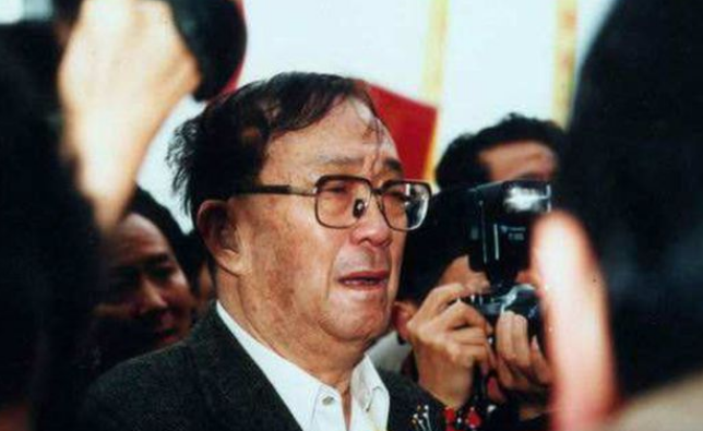 导演谢晋：三个儿子死得死病的病，黄连都没我的生活苦