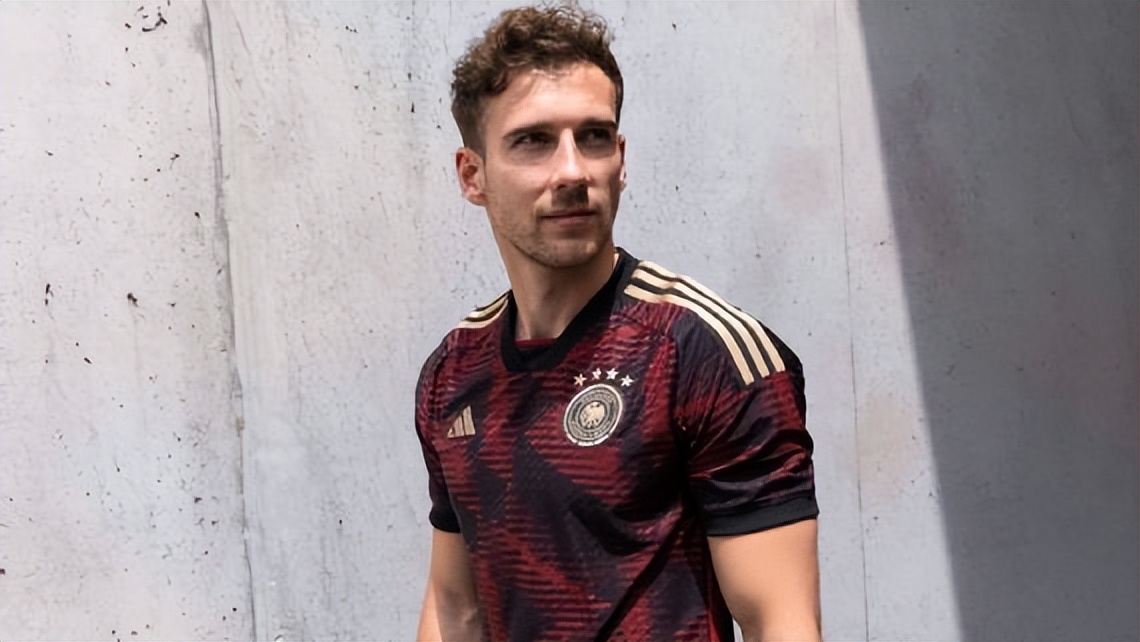 世界杯德国队球星的包(世界杯球衣：阿根廷、德国、墨西哥的球衣很受欢迎)