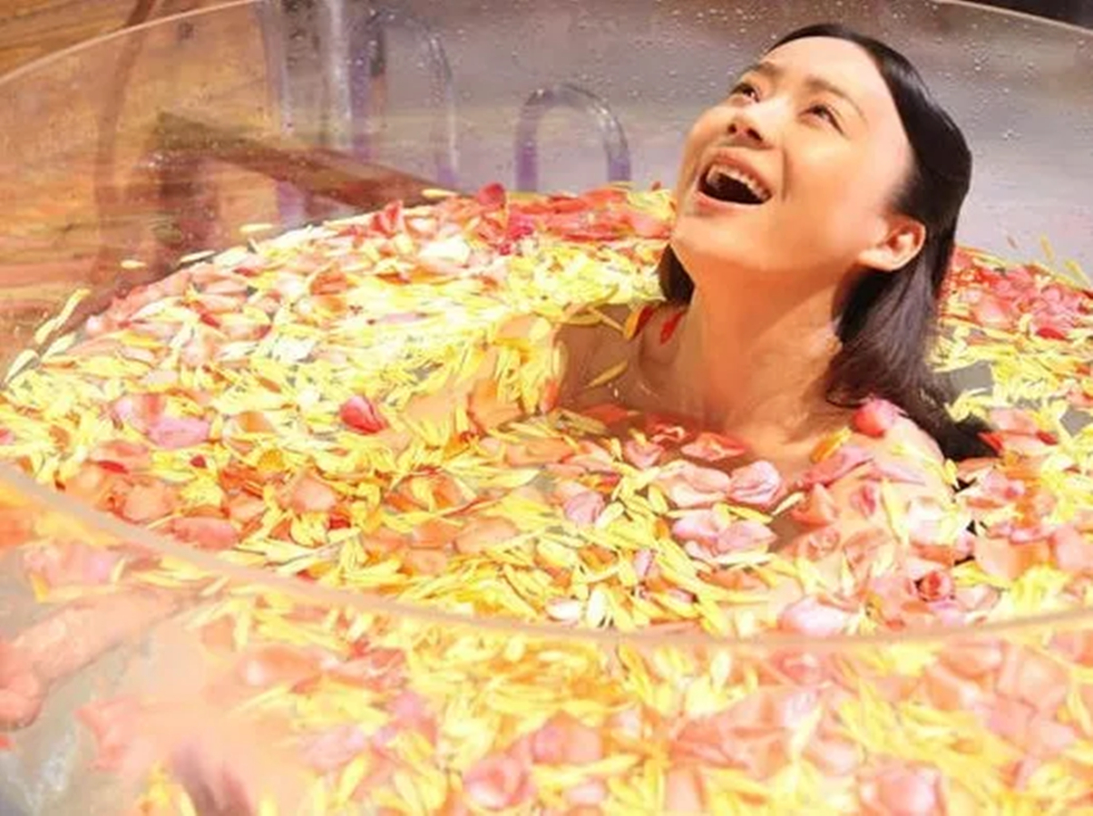 刚出道惊为天人，红了却灵气全无，娱乐圈就这么毁美人？