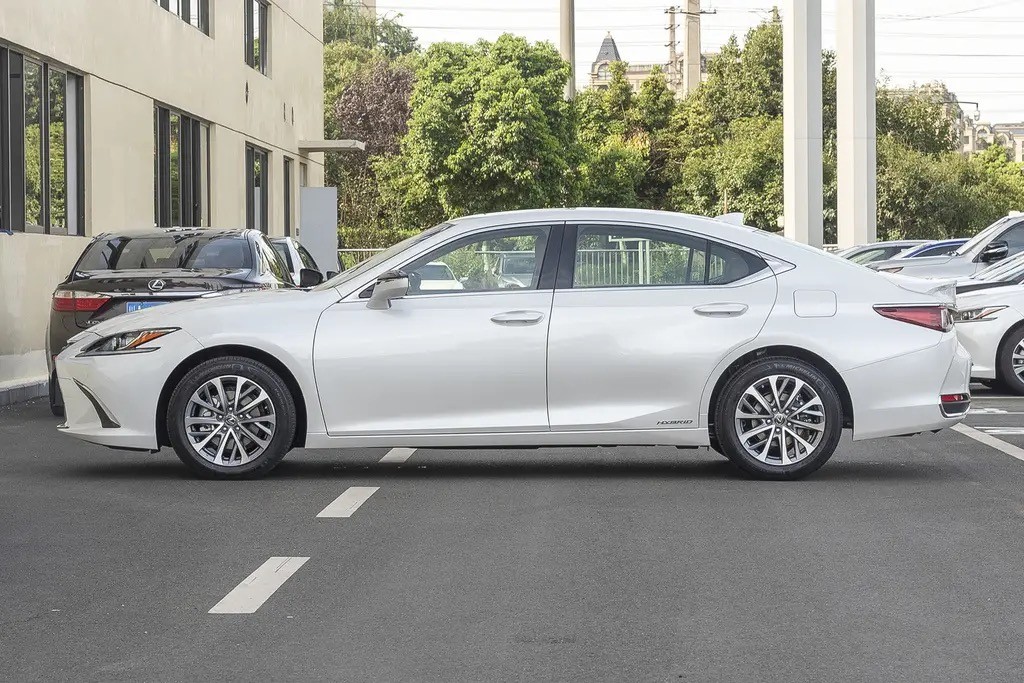 开完雷克萨斯ES300H，再换上朋友的奥迪A6L，车主说出真实感受