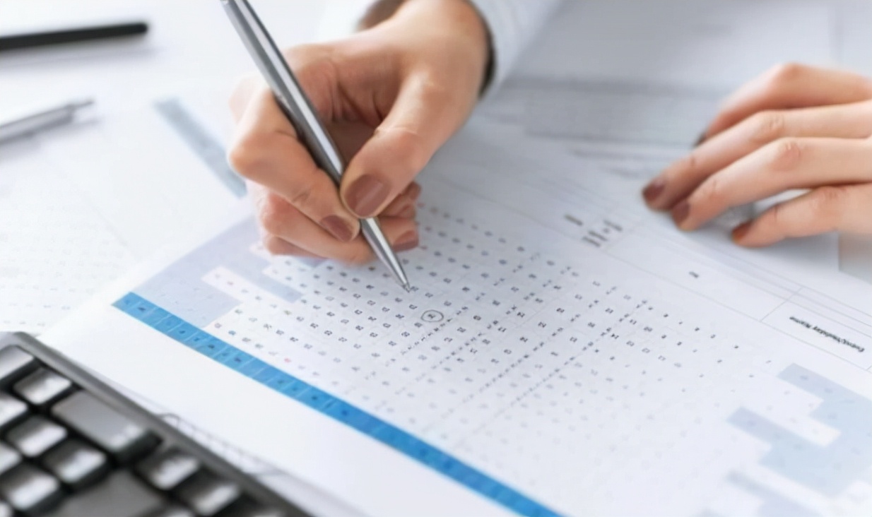 985学姐说出心里话，这4张证书“含金量”几乎为0，学生们要避坑