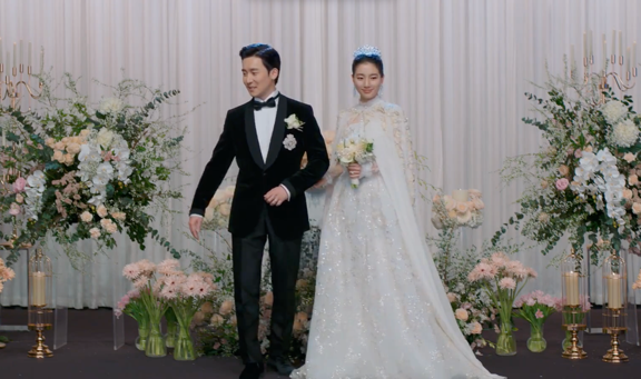 婚礼行头就花了上百万，韩剧《安娜》里裴秀智都怎么穿？
