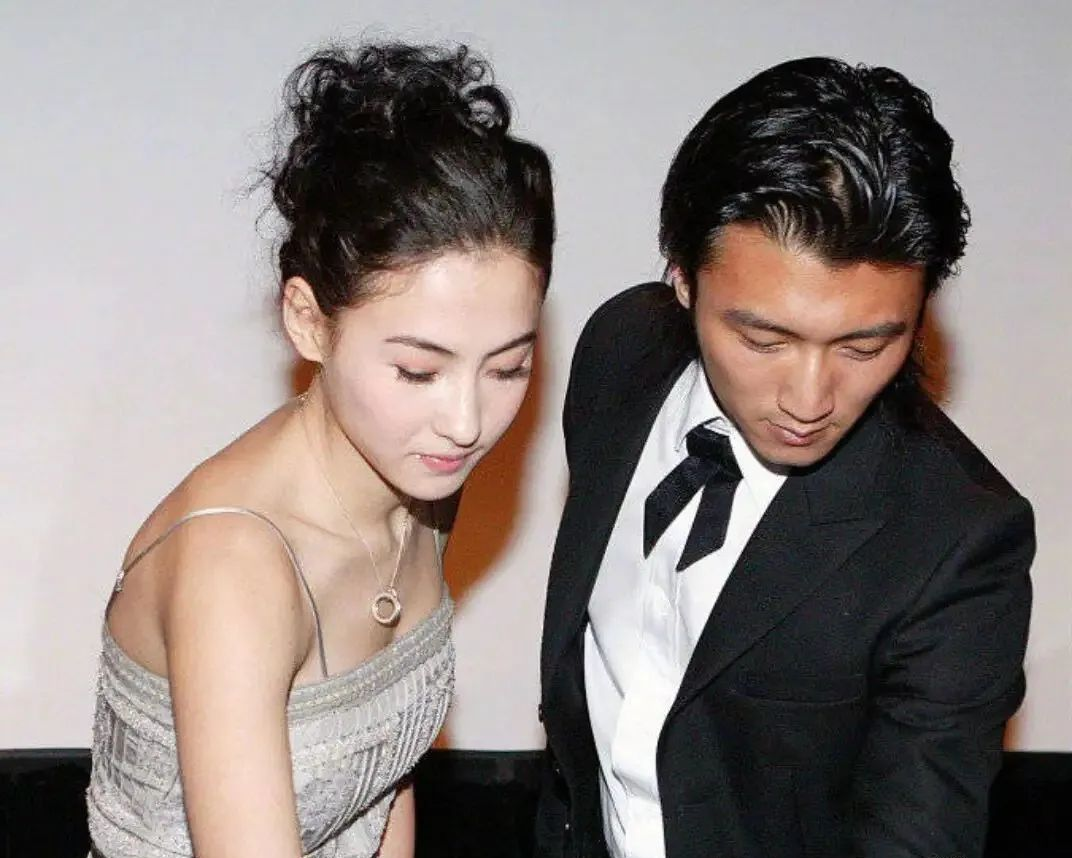 王菲和谢霆锋世纪牵手,那张柏芝算什么?