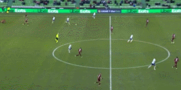 伊布在法甲大杀四方（法甲新伊布一年半贡献37球！1米97的大中锋：会是下一个豪门惊喜）