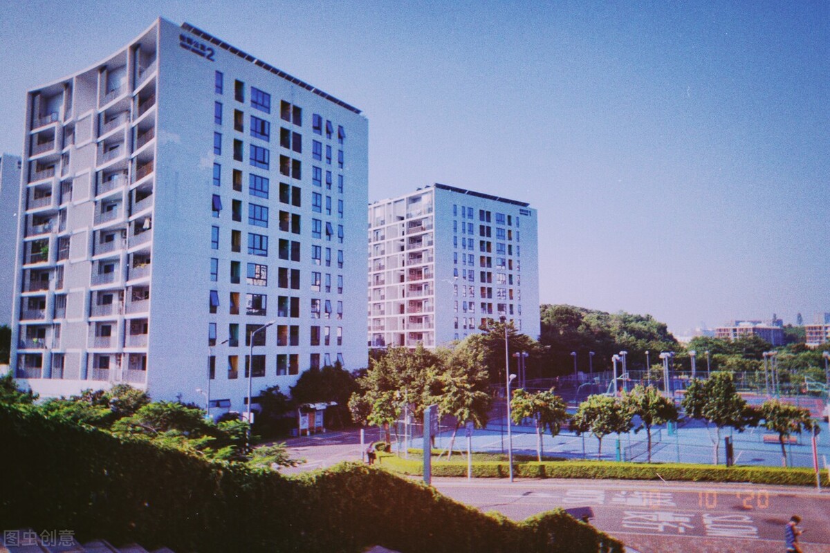 南方的大学有哪些大学(南方美术大学有哪些)