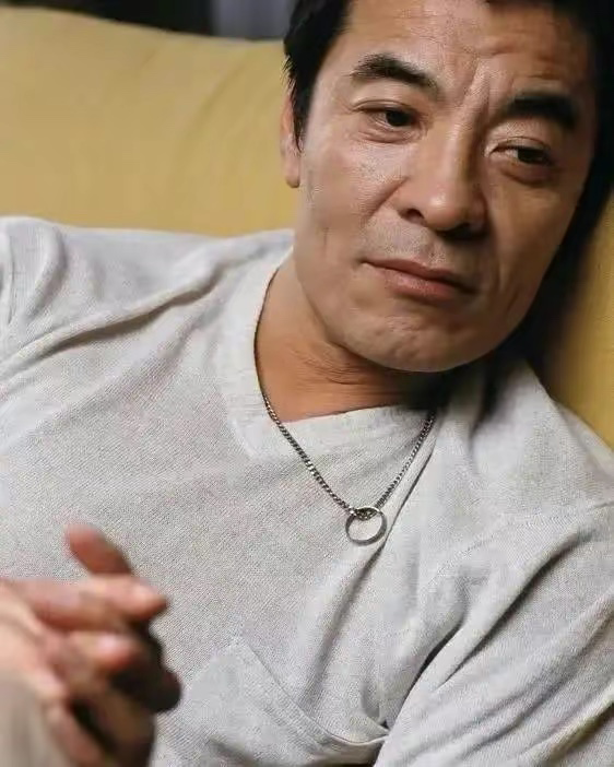 演员刘威：51岁老来得子，64岁还在拼命工作，儿子还小不敢老去