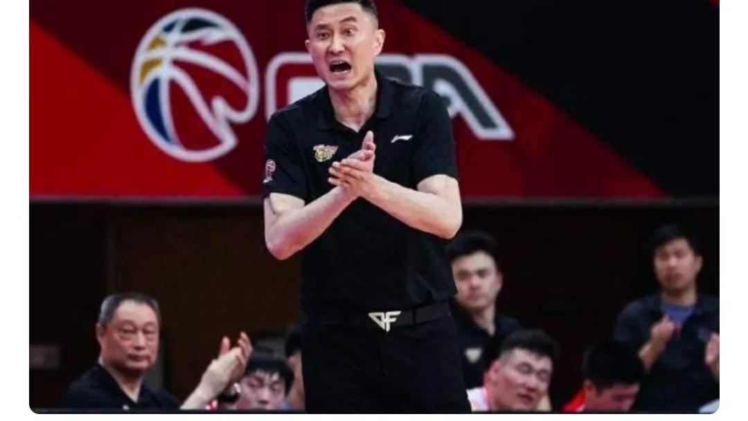 nba有哪些队在用跑轰战术(CBA中职篮中跑轰战术和跑锋战术的不同之处)