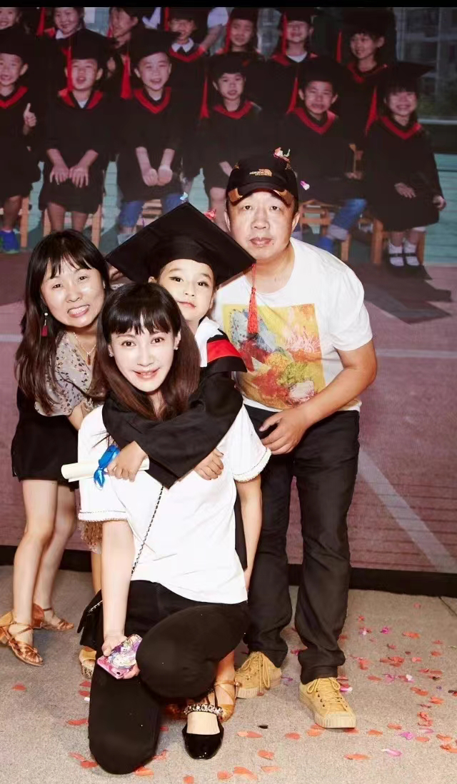 8位过气女明星窘况：卑微求工作，变脸被群嘲，徒留尴尬与心酸