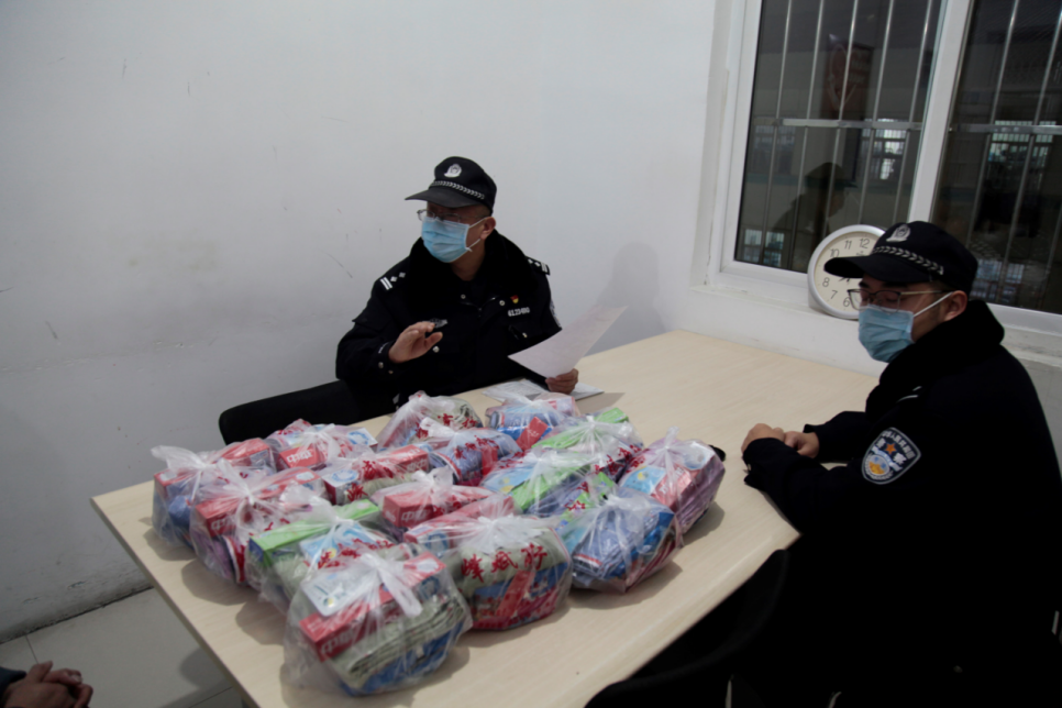 陕西省渭南监狱二监区开展“送温暖 谈心声”活动