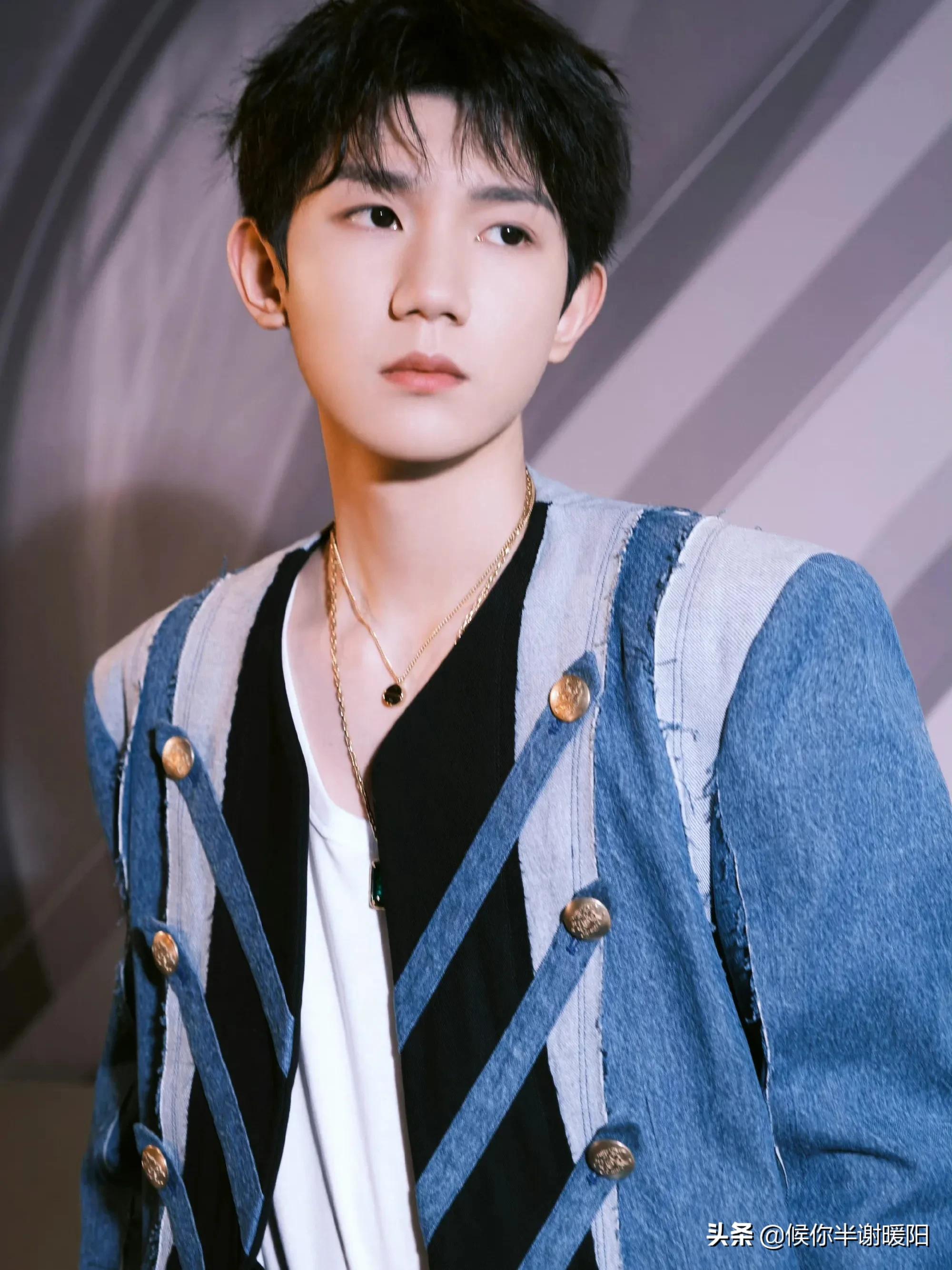最适合戴项链的几位男明星：王一博李现霸气，肖战精致又矜贵