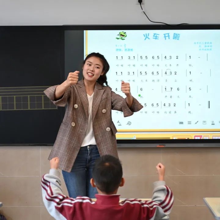 美在附小——记天府新区新兴中学附属小学开展第一届艺术节