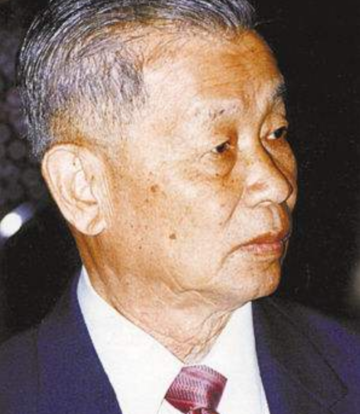 红牛创始人许书标：87岁想娶19岁秘书冲喜，90岁离世却选错继承人