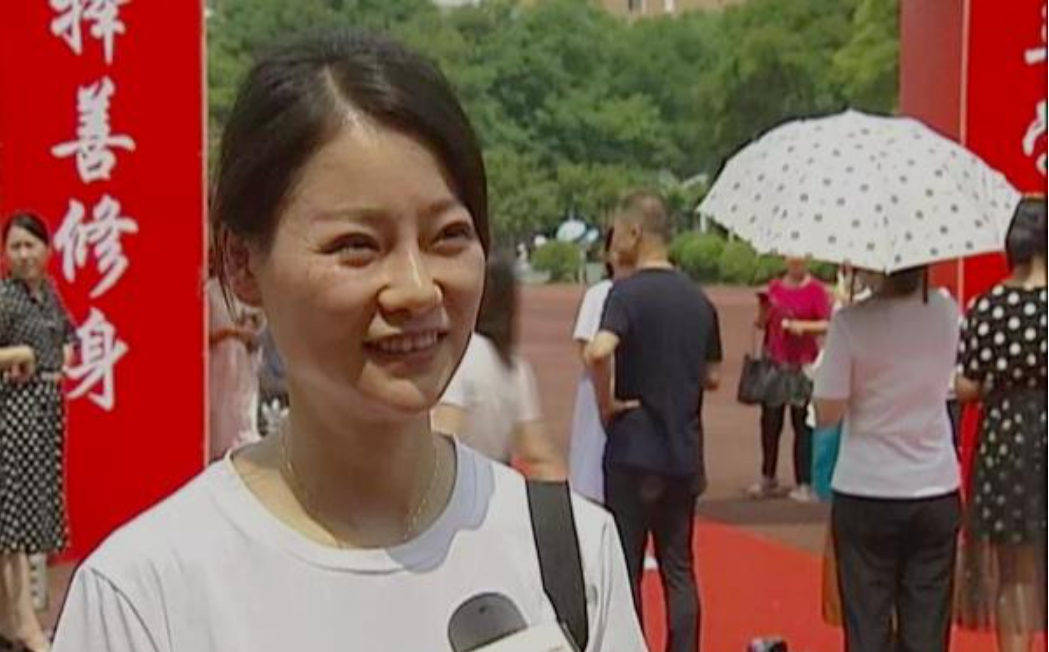 王恒杰：高考考场外跪地谢母，为心中理想放弃985名校