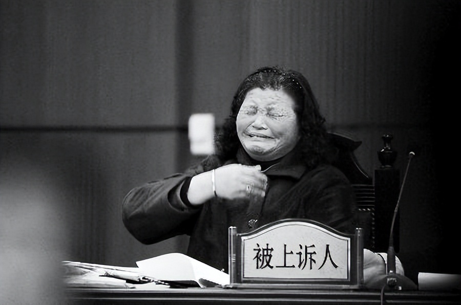 2010年，郑州大学生扶老人被索赔20万，法院两次开庭，最后咋判的