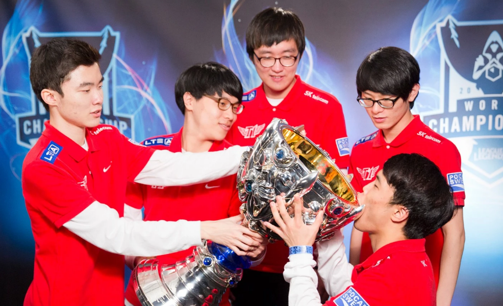 lpl全球总决赛2021(lpl距离真正的第一赛区还有多远?