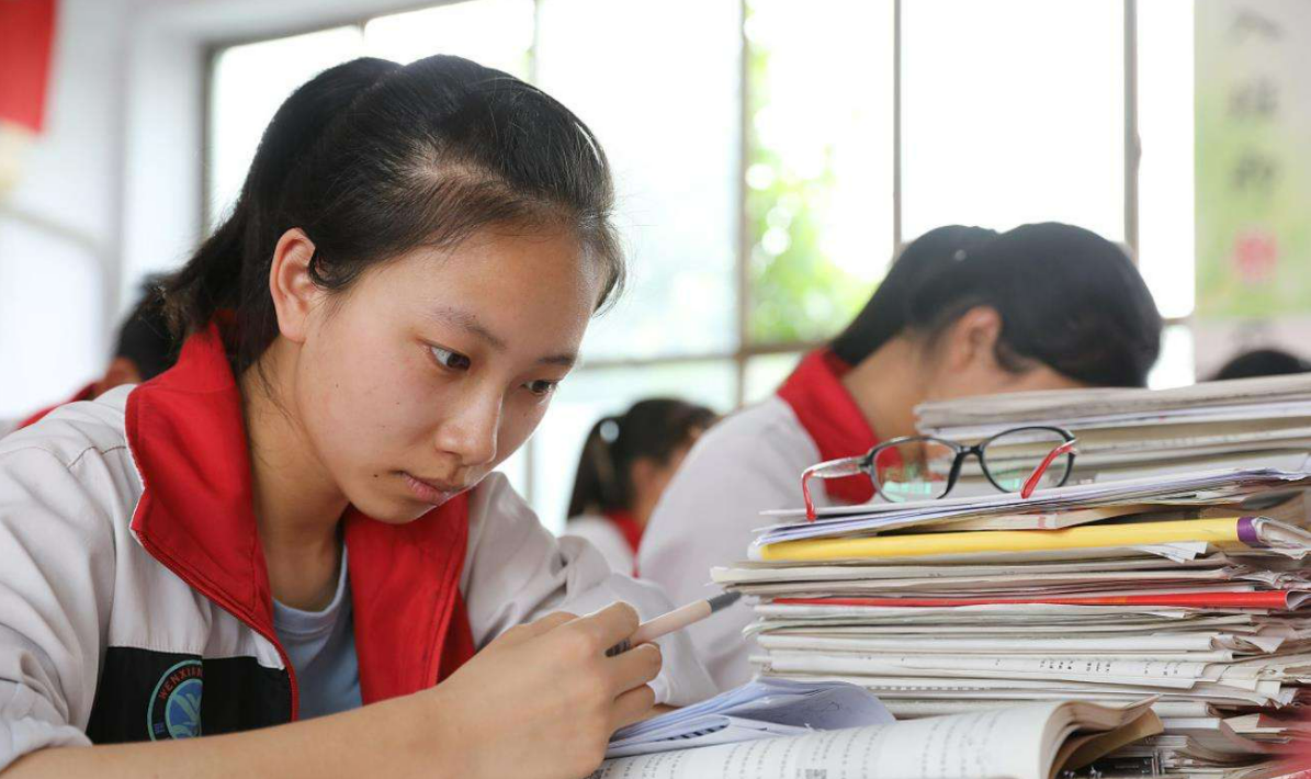 “我上了大学，三年苦读换来一张废纸”，学生的哭诉无奈又扎心