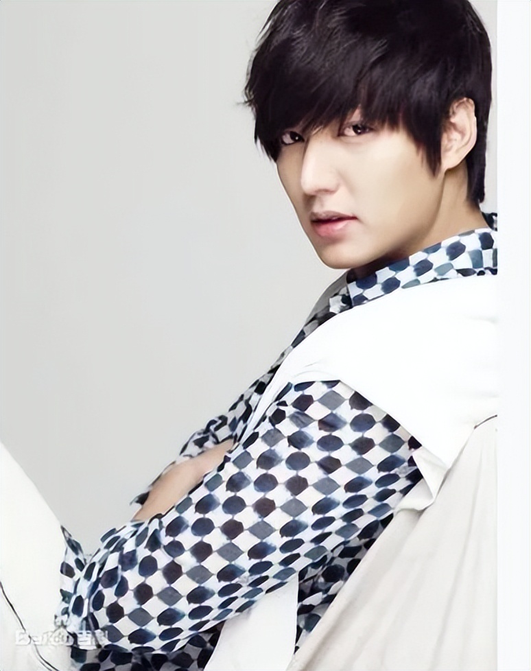 2014春晚李敏镐 李敏镐春晚唱歌视频-世界十大百科