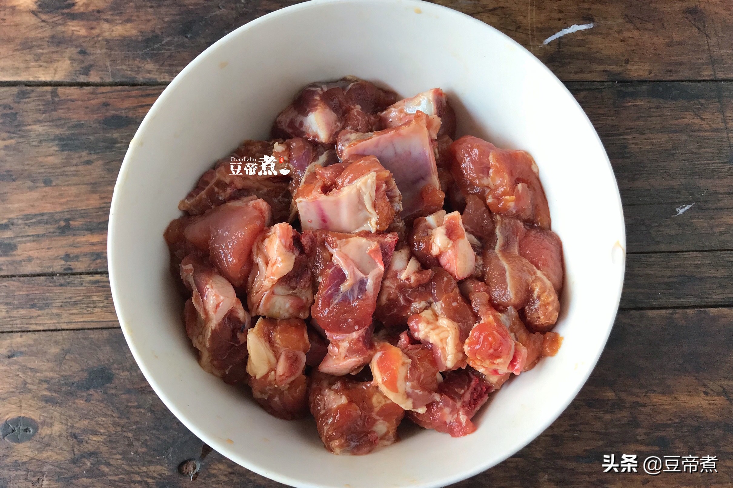 年菜的排骨还得这样做，带有淡淡的果香特别好吃，端上桌也高大上