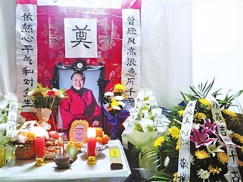 老贫农贪便宜娶二婚女大学生，家务全不会，8年后才知身份不简单