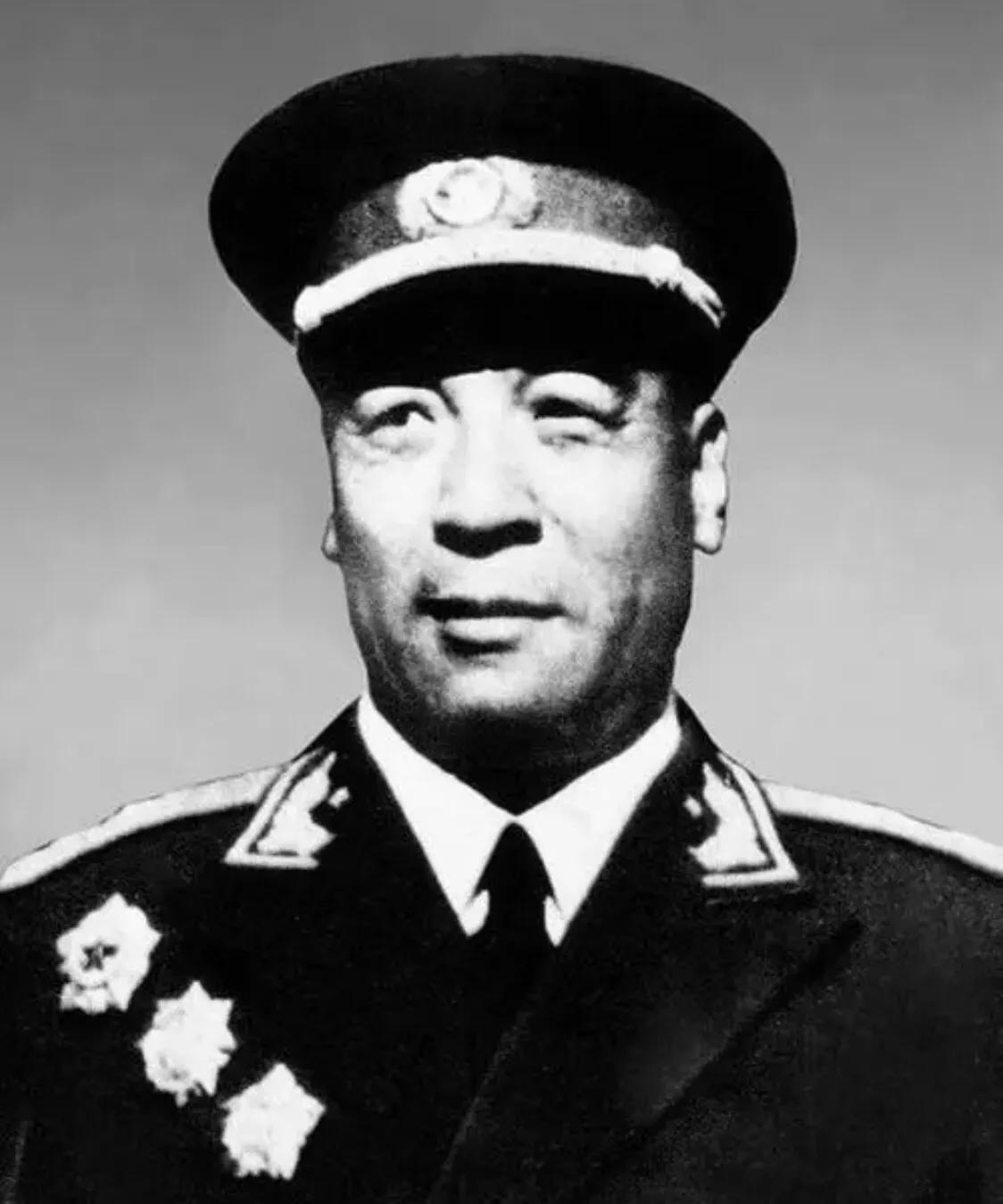 聂鹤亭(1905年—1971年),安徽阜南人,时任中国人民解放军装甲兵副司令