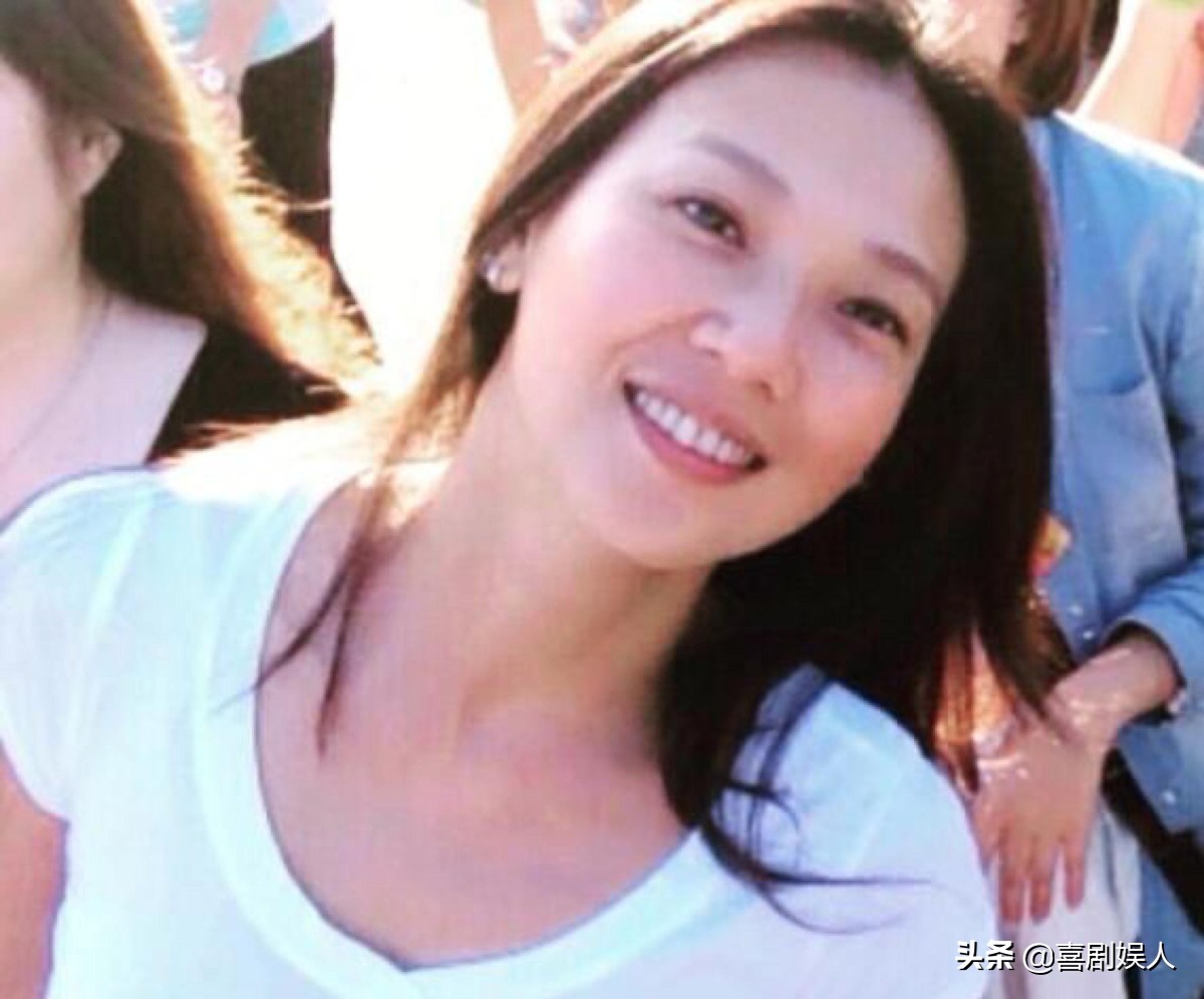 失业演员现状有多惨？摆地摊卖菜，当搬运工，怀着孕还在卖房