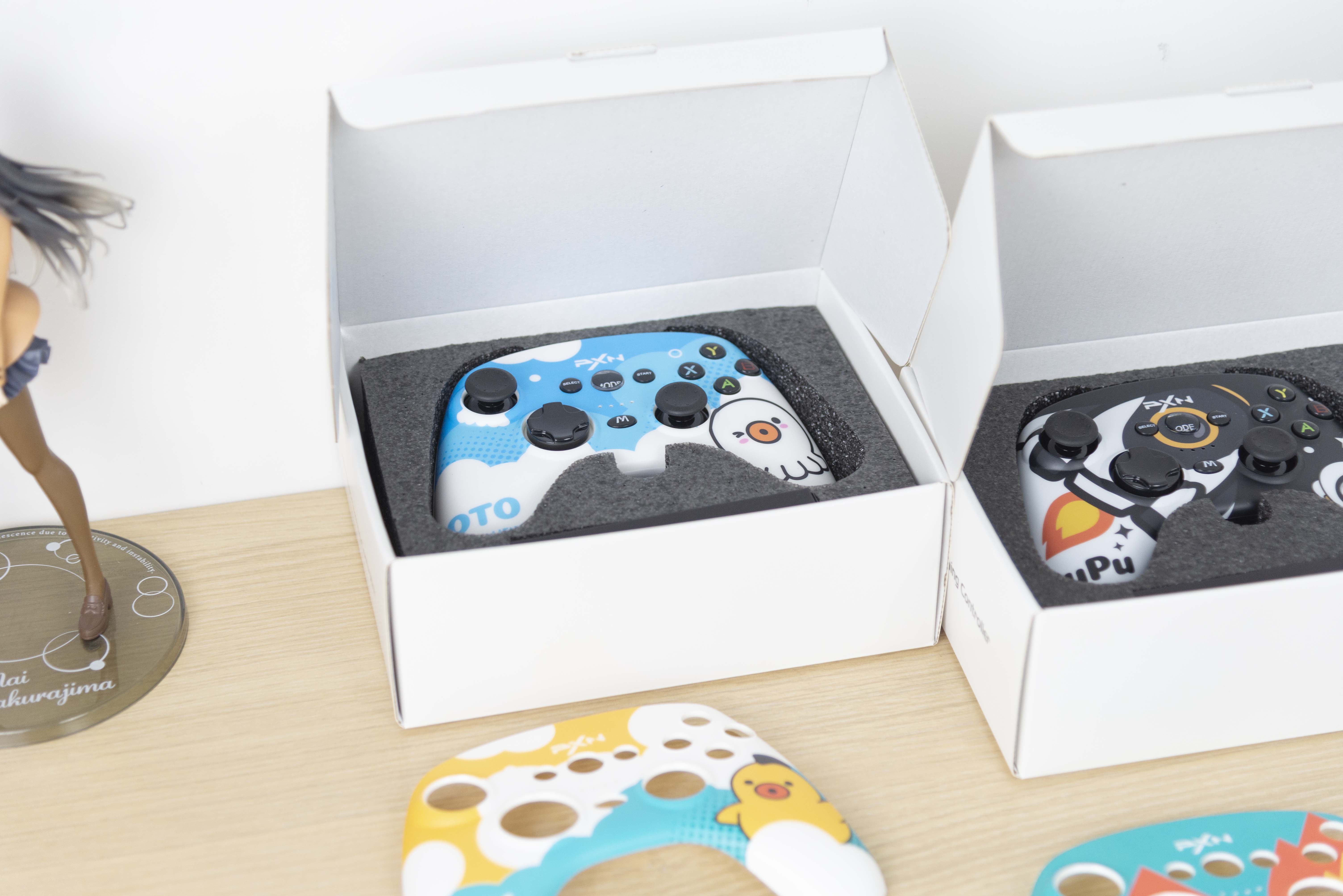 精致可爱的游戏手柄：自由更换面盖，支持自定义宏