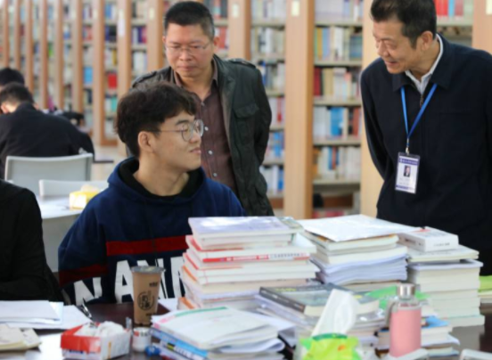 大学里“先苦后甜”的3个专业，学习过程很辛苦，就业时让人羡慕