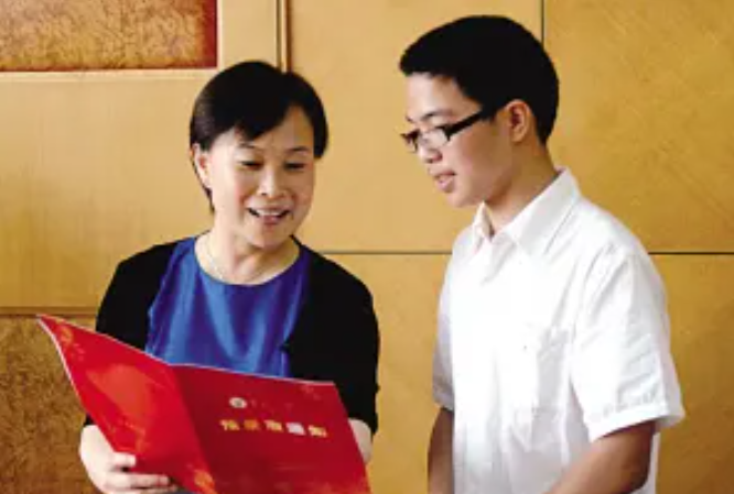 2010年，江苏考生755字文言文获高分，拒绝北大，选择东南大学