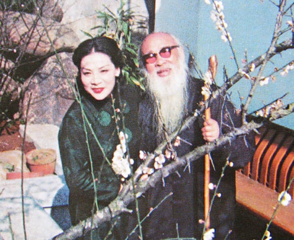 百年奇才张大千:50岁迎娶18岁学生徐雯波,送她一幅画卖了4377万