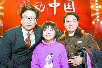 父亲疯癫母亲离家出走，13岁男孩成顶梁柱，他凭什么逆袭？