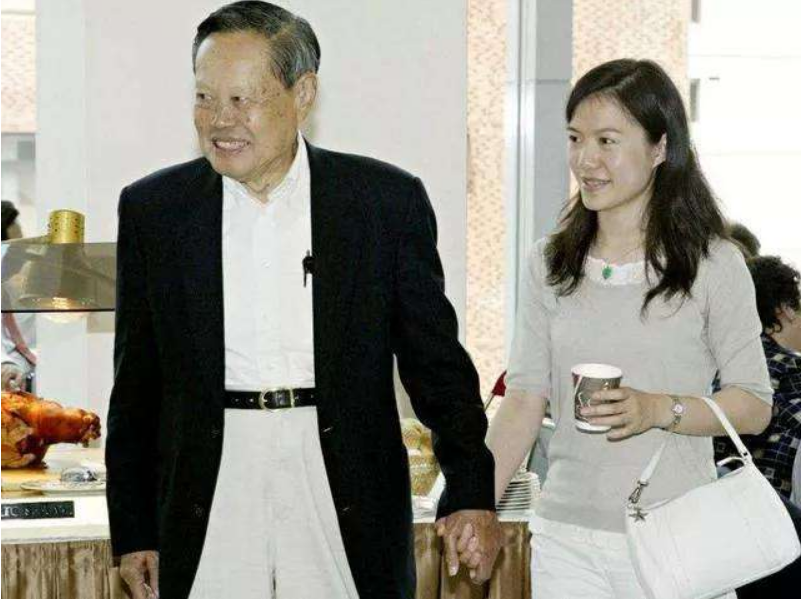杜致礼去世一年后,杨振宁再娶,长子杨光诺:翁帆是个善良的女孩