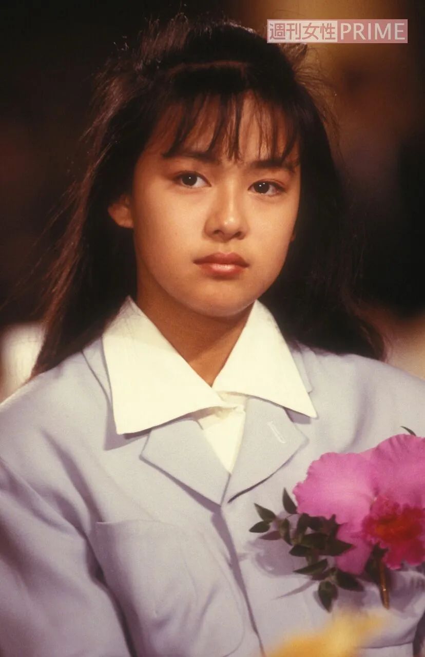 日本国民美少女始祖，曾和成龙一起主演电影！无数粉丝求她复出…