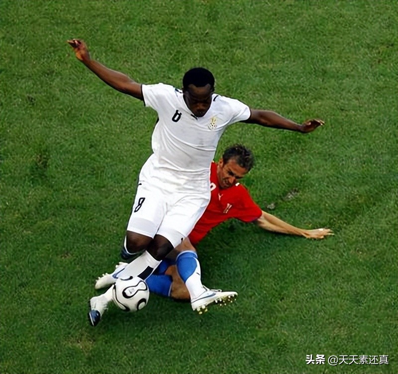 2006年世界杯荷兰vs塞黑（06年世界杯虽然没有冷门，但有三场比赛结果比较意外）