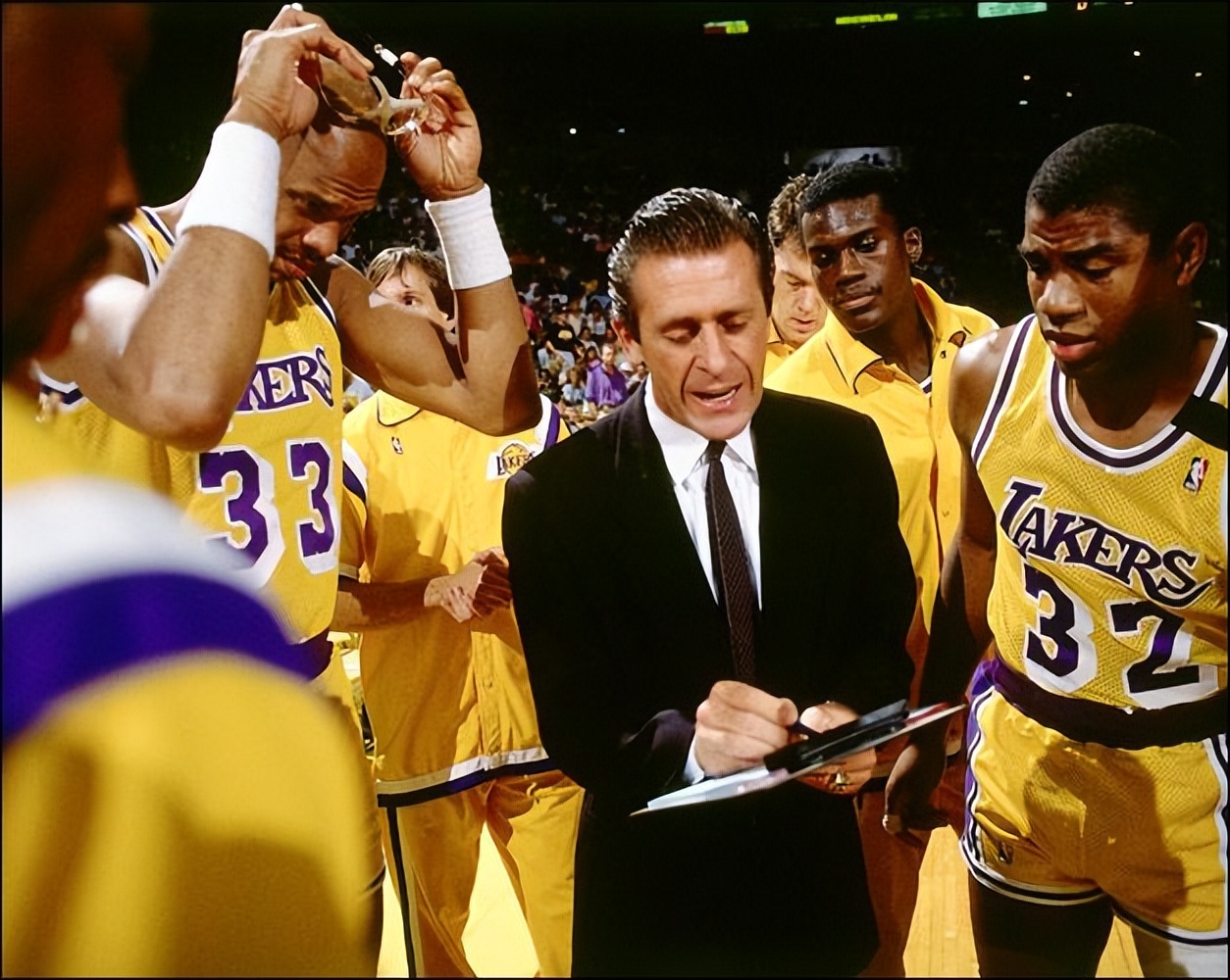 帕特莱利执教湖人(80年代至今共九位球星统治过NBA，看一看他们都是谁？)