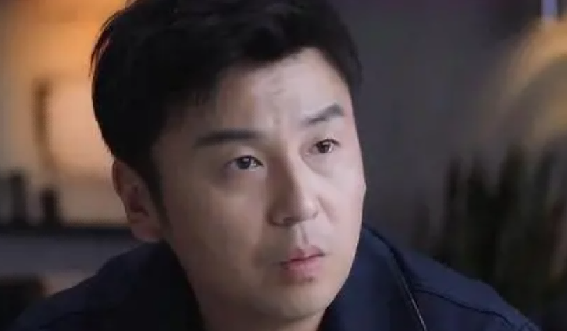 明明有1米8的大高个，但看起来很“矮”的12位男星，个个让人意外