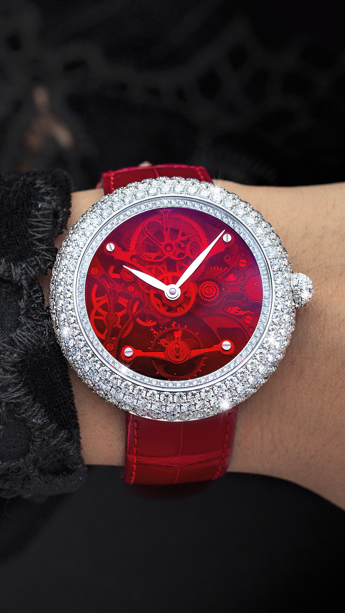 蕾哈娜 (rihanna) 在超级碗 (super bowl)上佩戴钻石手表卷土重来