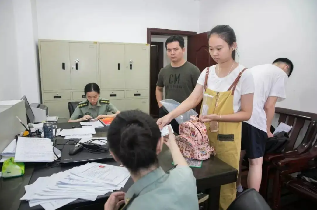 500分左右能考上的6所军校，毕业后还能拿铁饭碗，学生要把握机会