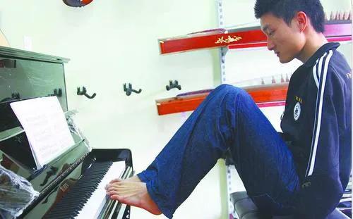 无臂状元杨孟衡，考上剑桥硕士，收获爱情，结婚生子成了人生赢家